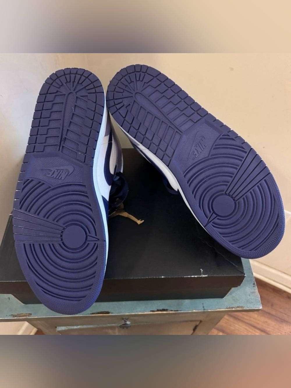 Air Jordan 1 Mid (13 M) - Picture 5 of 5